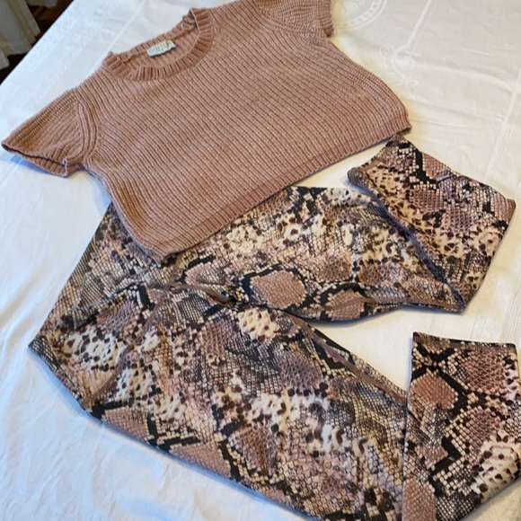 Yoga/casual. Two piece set! Patterned Leggings & cropped knit top. Size Small - Picture 2 of 5